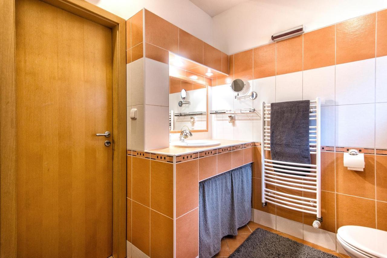 Apartment Neratovice ภายนอก รูปภาพ